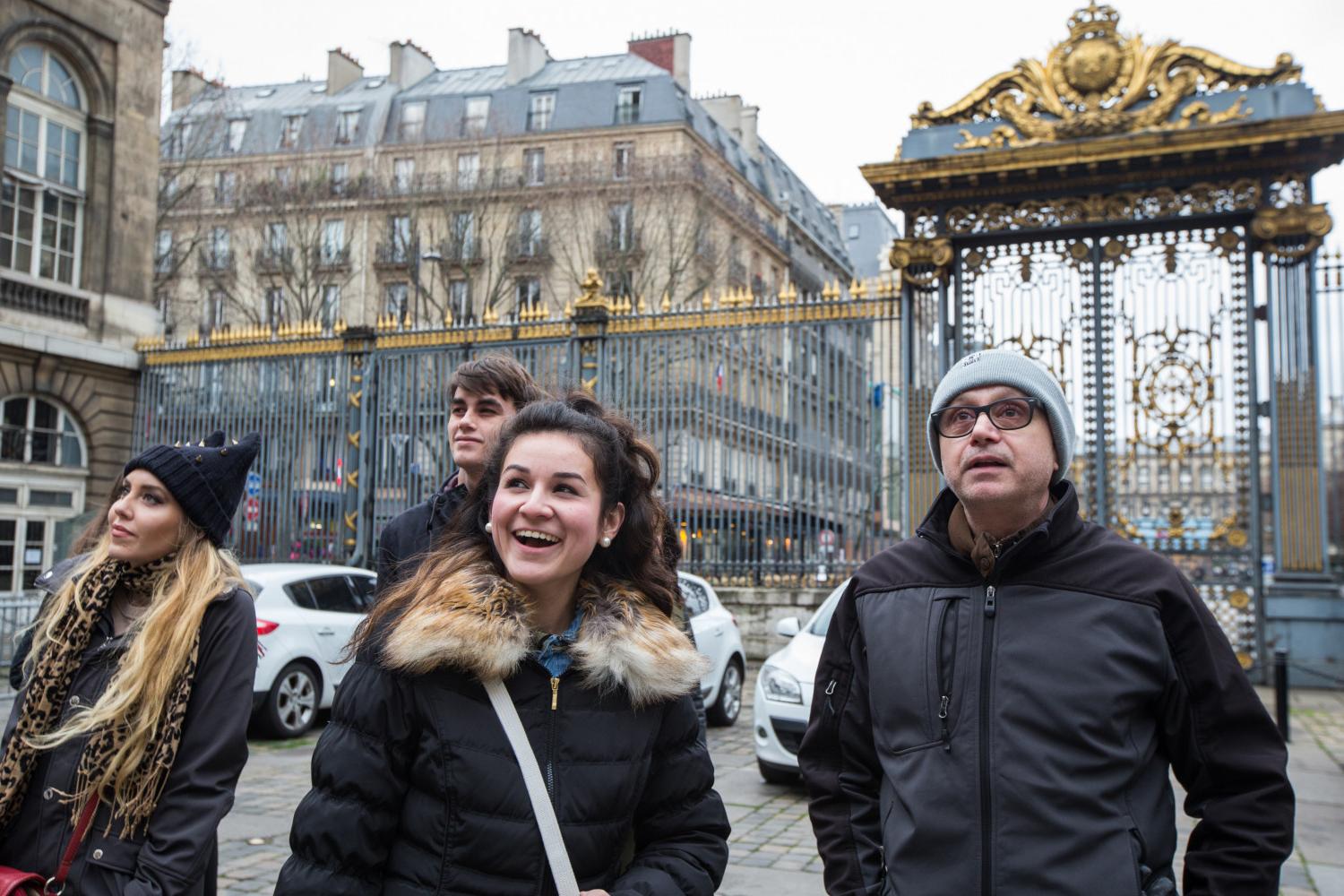 <a href='http://jjddsq9w.hatchingit.com'>全球十大赌钱排行app</a>学院法语教授Pascal Rollet带领学生们到巴黎游学.
